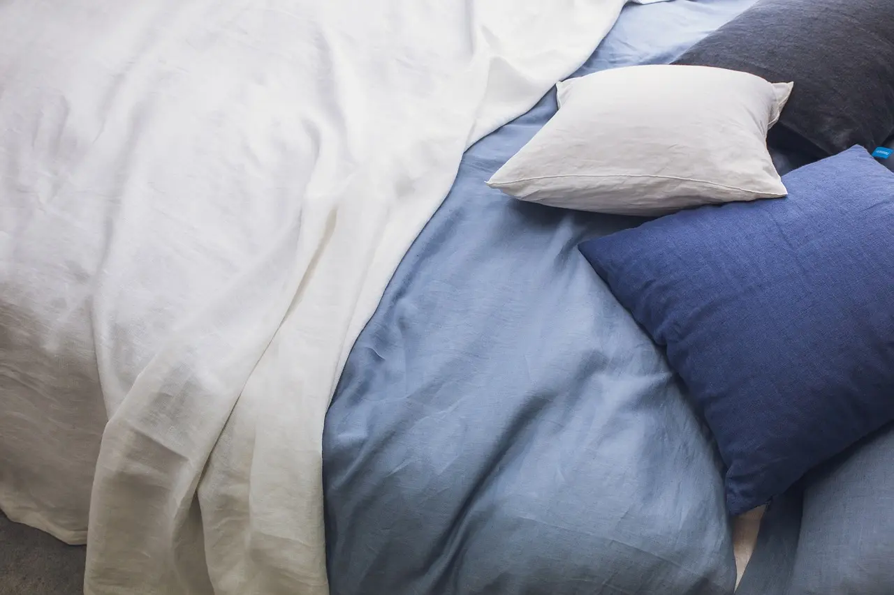 Ropa de cama de tonos azules